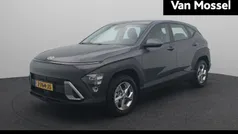 Grijs Gebruikt 2024 Hyundai Kona Comfort SUV | € 30.440 (Eerlijke prijs)