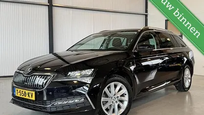 Zwart Occasion 2023 Skoda Superb Business Line Stationwagen | € 24.950 (Eerlijke prijs)