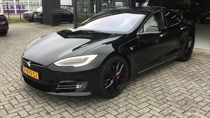 Zwart (metallic) Gebruikt 2020 Tesla Model S Performance Hatchback | € 38.900 (Eerlijke prijs)