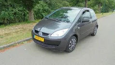 Grijs, metallic lak Gebruikt 2005 Mitsubishi Colt Inform Hatchback | € 1.595 (Eerlijke prijs)