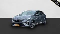 Grijs metallic Gebruikt 2024 Renault Clio V Techno Hatchback | € 19.950 (Eerlijke prijs)