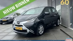 Zwart Gebruikt 2017 Toyota Aygo X-clusiv Hatchback | € 8.950 (Eerlijke prijs)