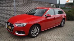 Rood, metallic lak Gebruikt 2022 Audi A4 Advanced Stationwagen | € 30.850 (Super prijs)