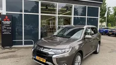 Bruin Gebruikt 2020 Mitsubishi Outlander Intense SUV | € 25.650 (Eerlijke prijs)