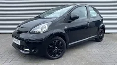 Zwart Gebruikt 2013 Toyota Aygo Hatchback | € 4.999 (Eerlijke prijs)
