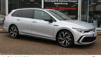 Gebruikt 2024 VW Golf VIII R-line Stationwagen | € 37.582 (Eerlijke prijs)