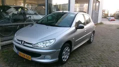 Grijs Gebruikt 2007 Peugeot 206 Forever Hatchback | € 2.750 (Eerlijke prijs)