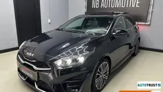 Zwart Gebruikt 2022 Kia Ceed 2 Hatchback | € 24.950 (Eerlijke prijs)
