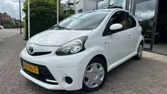 Wit Gebruikt 2012 Toyota Aygo Hatchback | € 4.950 (Eerlijke prijs)