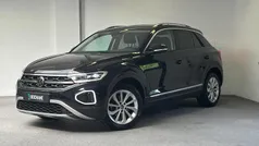 Zwart Gebruikt 2023 VW T-Roc Style SUV | € 25.195 (Eerlijke prijs)