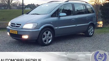 Grijs (metallic) Gebruikt 2004 Opel Zafira MPV | € 1.550 (Eerlijke prijs)