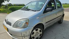 Grijs Gebruikt 2002 Toyota Yaris Hatchback | € 1.500 (Eerlijke prijs)