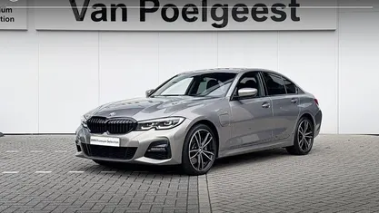 Occasion BMW 330e Comfort Edition 292 PK (214 kW) 2021 Bmw individual oxidgrau metallic (grijs metallic) Sedan