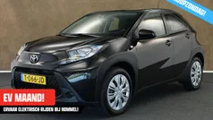 Zwart Gebruikt 2023 Toyota Aygo Play Hatchback | € 20.145 (Goede deal)