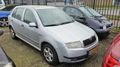 Grijs Gebruikt 2000 Skoda Fabia Comfort Hatchback | € 950 (Eerlijke prijs)