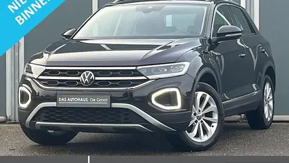 Zwart (metallic) Gebruikt 2022 VW T-Roc Style SUV | € 26.395 (Super prijs)