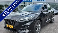 Zwart, metallic lak Gebruikt 2021 Ford Kuga ST-Line SUV | € 21.950 (Eerlijke prijs)