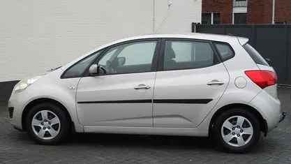 Grijs (metallic) Occasion 2010 Kia Venga Hatchback | € 5.950 (Eerlijke prijs)