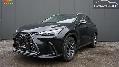 Zwart Occasion 2024 Lexus NX450h+ Executive Line SUV | € 51.995 (Super prijs)