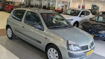 Occasion 2001 Renault Clio II Authentique Hatchback | € 644 (Eerlijke prijs)