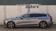 Grijs Gebruikt 2019 Volvo V60 Momentum Stationwagen | € 19.900 (Eerlijke prijs)