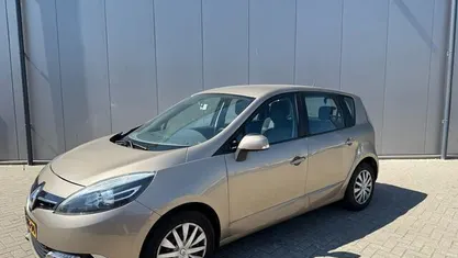 Bruin Gebruikt 2013 Renault Scénic III Expression MPV | € 4.350 (Eerlijke prijs)