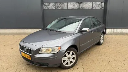 Occasion Volvo S40 Momentum 125 PK (91 kW) 2005 Grijs Sedan