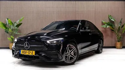 Zwart (metallic) Gebruikt 2024 Mercedes C300e AMG line Sedan | € 55.950 (Eerlijke prijs)