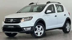 Wit Gebruikt 2015 Dacia Sandero Lauréate Hatchback | € 8.715 (Eerlijke prijs)