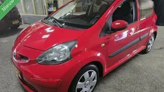 Rood Gebruikt 2006 Toyota Aygo Hatchback | € 2.995 (Eerlijke prijs)
