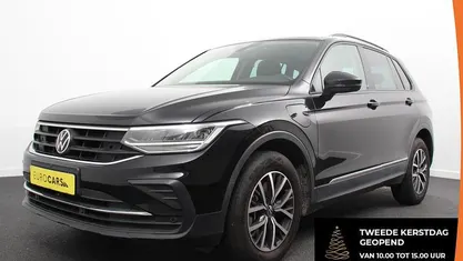 Zwart Gebruikt 2022 VW Tiguan Life SUV | € 30.840 (Super prijs)