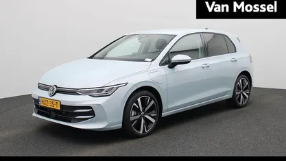 Occasion VW Golf VIII Edition 204 PK (150 kW) 2025 Blauw Hatchback