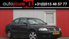 Zwart Gebruikt 2001 VW Passat Comfortline Sedan | € 999 (Eerlijke prijs)