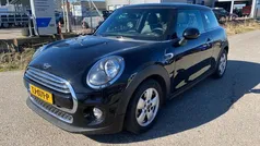 Zwart, metallic lak Gebruikt 2018 Mini Cooper Hatchback | € 14.450 (Super prijs)