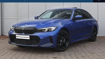 Portimao blau (donker blauw metallic) Occasion 2024 BMW 320e Shadowline Sedan | € 41.950 (Eerlijke prijs)