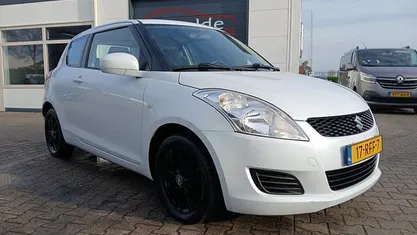 Wit (metallic) Gebruikt 2011 Suzuki Swift Hatchback | € 4.499 (Goede deal)