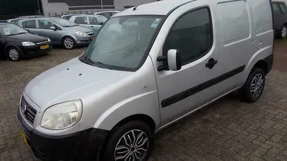 Zilver Gebruikt 2009 Fiat Doblò MPV | € 3.450 (Eerlijke prijs)
