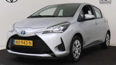 Grijs Gebruikt 2017 Toyota Yaris Hybrid Hatchback | € 15.950 (Eerlijke prijs)