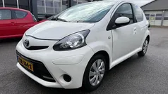 Wit Gebruikt 2012 Toyota Aygo Hatchback | € 3.950 (Eerlijke prijs)