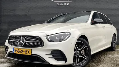 Wit Occasion 2022 Mercedes E300 AMG line Stationwagen | € 38.950 (Goede deal)