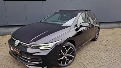 Occasion 2024 VW Golf VIII IQ Drive Hatchback | € 34.950 (Eerlijke prijs)