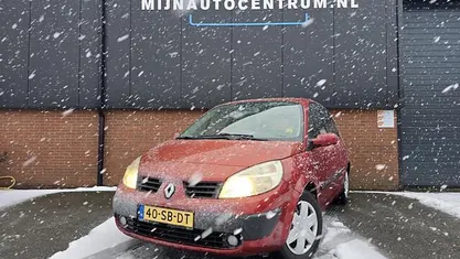 Rood Gebruikt 2005 Renault Scénic II Dynamique MPV | € 1.450 (Goede deal)