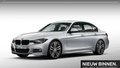 Glaciersilber metallic (licht grijs metallic) Gebruikt 2018 BMW 320 Executive Sedan | € 27.895 (Eerlijke prijs)