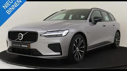Grijs Gebruikt 2025 Volvo V60 Plus Stationwagen | € 43.890 (Eerlijke prijs)