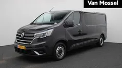 Midnightzwart d68 Gebruikt 2023 Renault Trafic Komfort Van | € 19.930 (Goede deal)