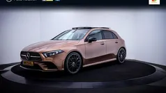 Bruin, metallic lak Gebruikt 2022 Mercedes A180 AMG line Hatchback | € 31.950 (Eerlijke prijs)