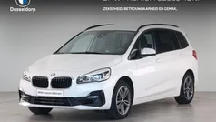 Wit Gebruikt 2022 BMW 216 Sport Line Stationwagen | € 21.950 (Eerlijke prijs)