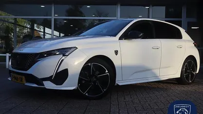 Wit Gebruikt 2023 Peugeot e-308 GT Hatchback | € 26.950 (Eerlijke prijs)