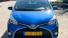 Blauw, metallic lak Gebruikt 2016 Toyota Yaris Hybrid Limited Hatchback | € 14.500 (Eerlijke prijs)