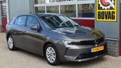 Grijs Gebruikt 2022 Opel Astra Edition Hatchback | € 16.245 (Eerlijke prijs)
